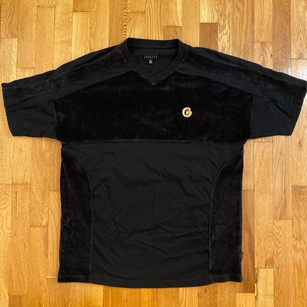 Cookiees V-neck shirt (XL)